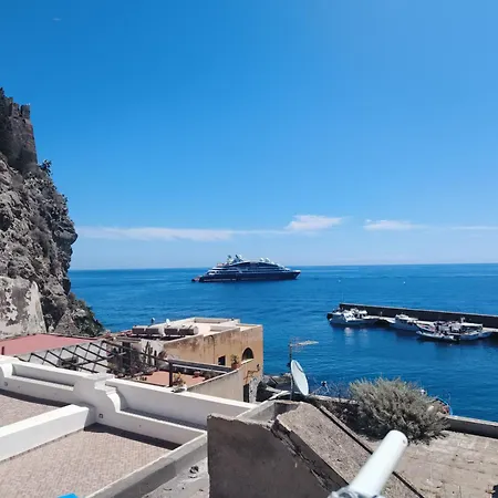 Ventura 3*